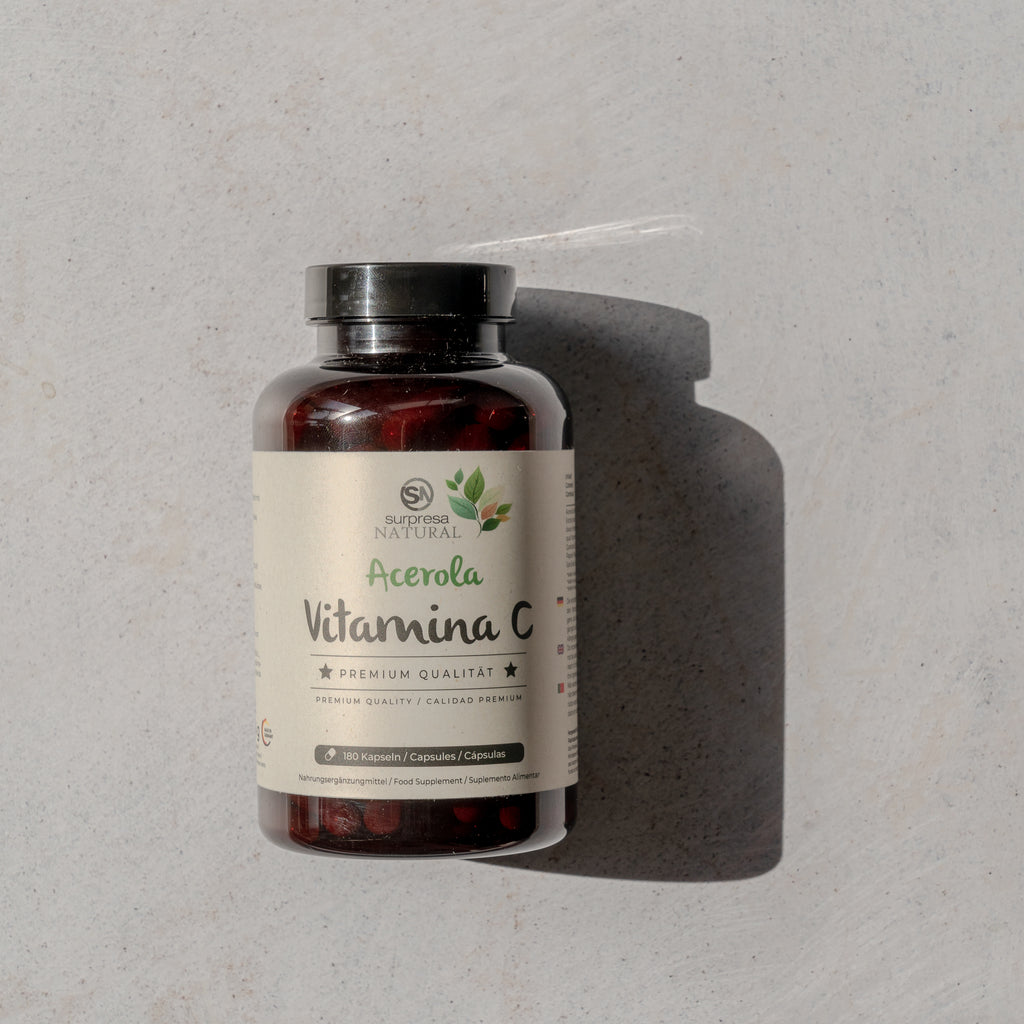 Frasco de suplemento natural Vitamina C Acerola Surpresa Natural para reforço imunitário.